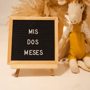 Mini tablero con letras blancas