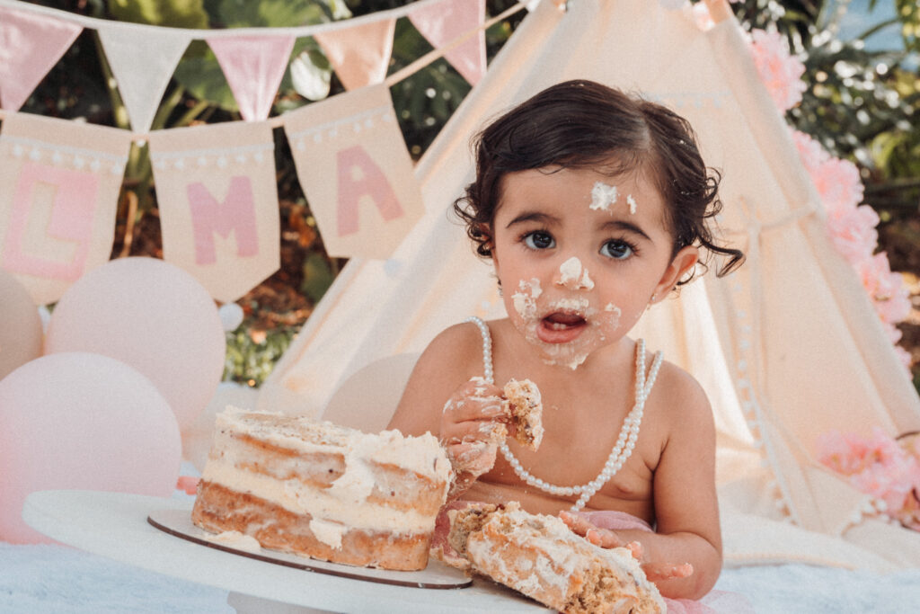 Fotografía de smash cake en Cali – Incubox Fotografía